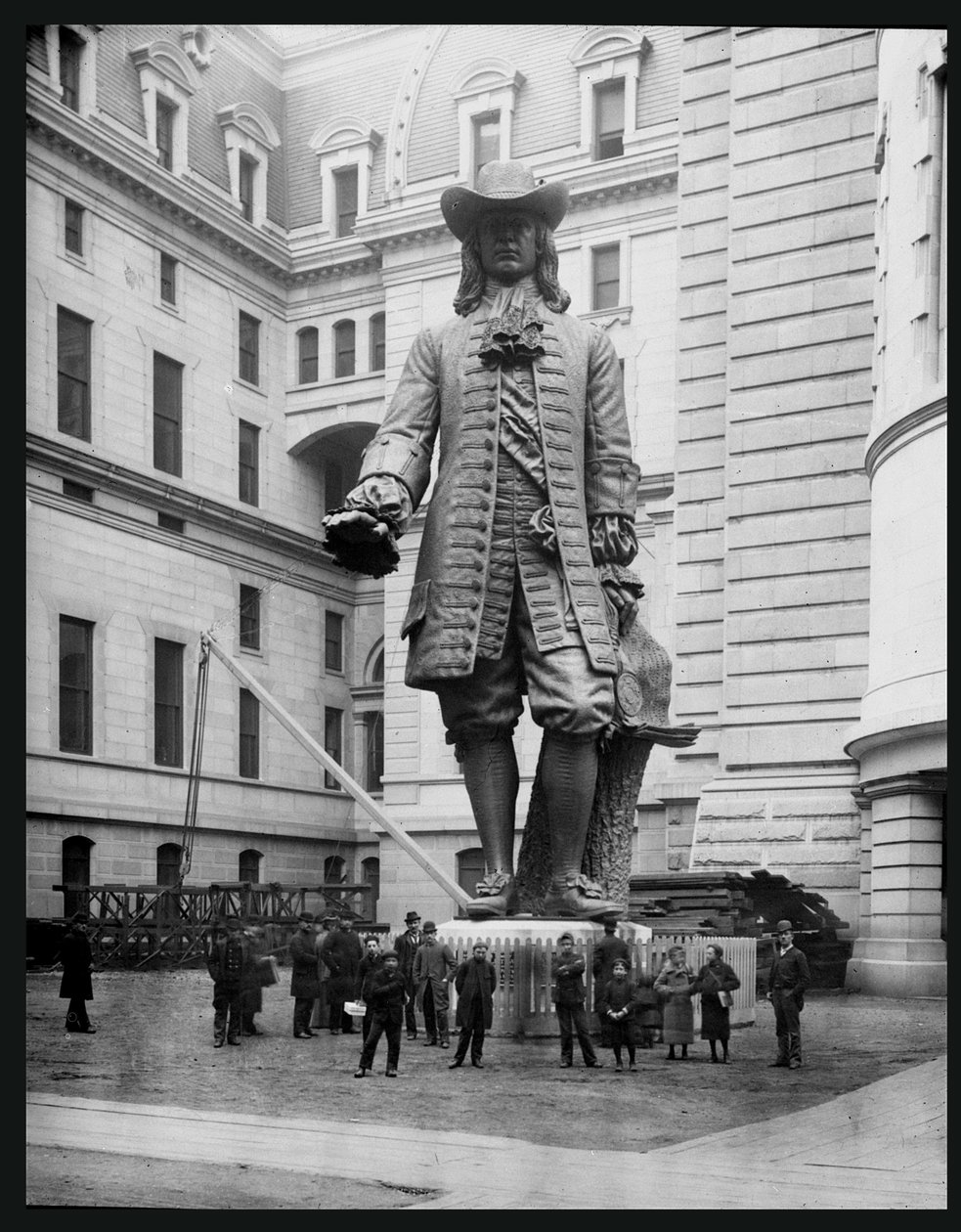 Statua Williama Penna na dziedzińcu ratusza w Filadelfii autorstwa American Photographer