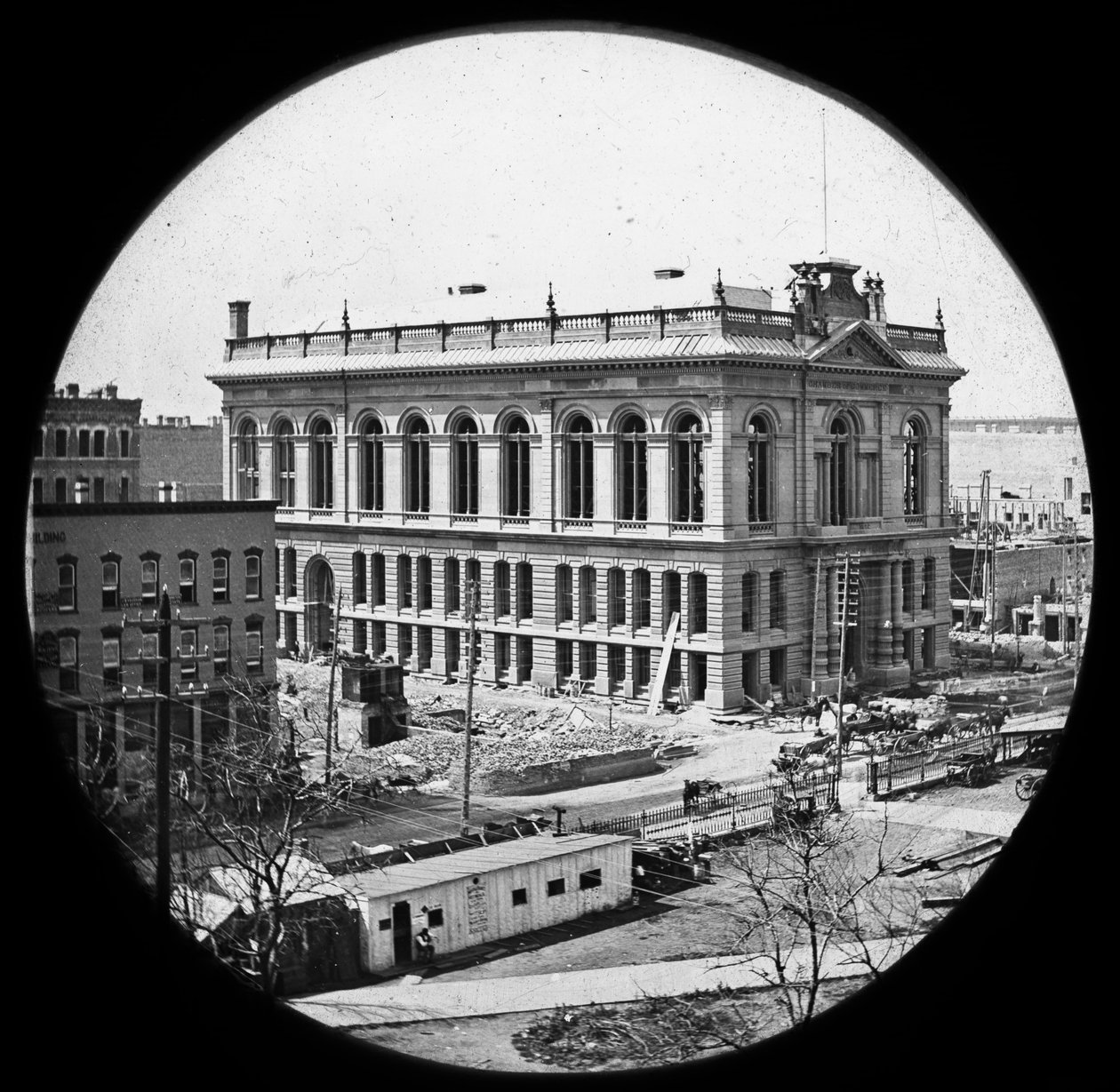Izba Handlowa odbudowana po wielkim pożarze w Chicago, ok. 1872 (szklana zjeżdżalnia z latarnią) autorstwa American Photographer