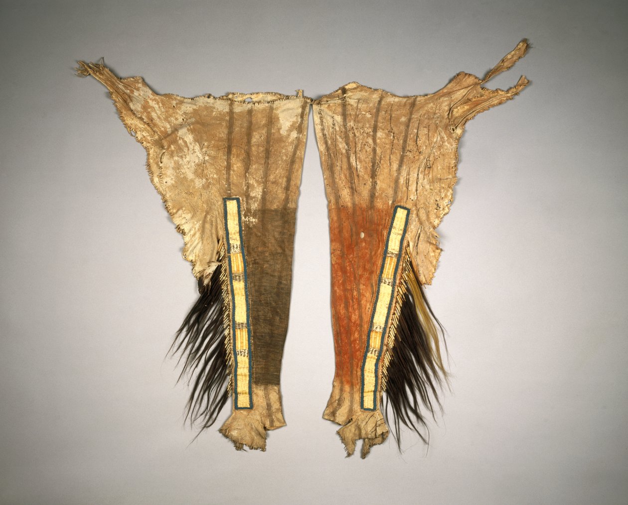 Para legginsów do stroju wojennego Chiefs, Sioux, Yantonai, 1801-33 autorstwa American School