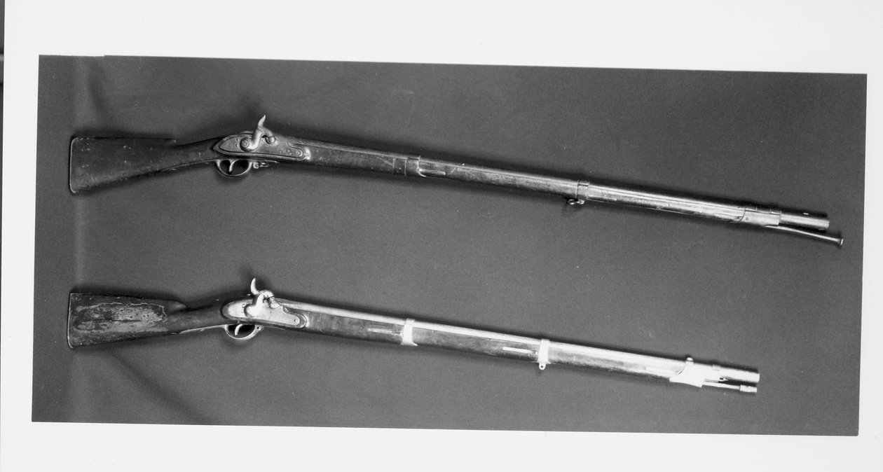 Dwa muszkiety używane przez ludzi Johna Brownsa w Harpers Ferry, wykonane przez producenta z Wirginii, 1812 r autorstwa American School