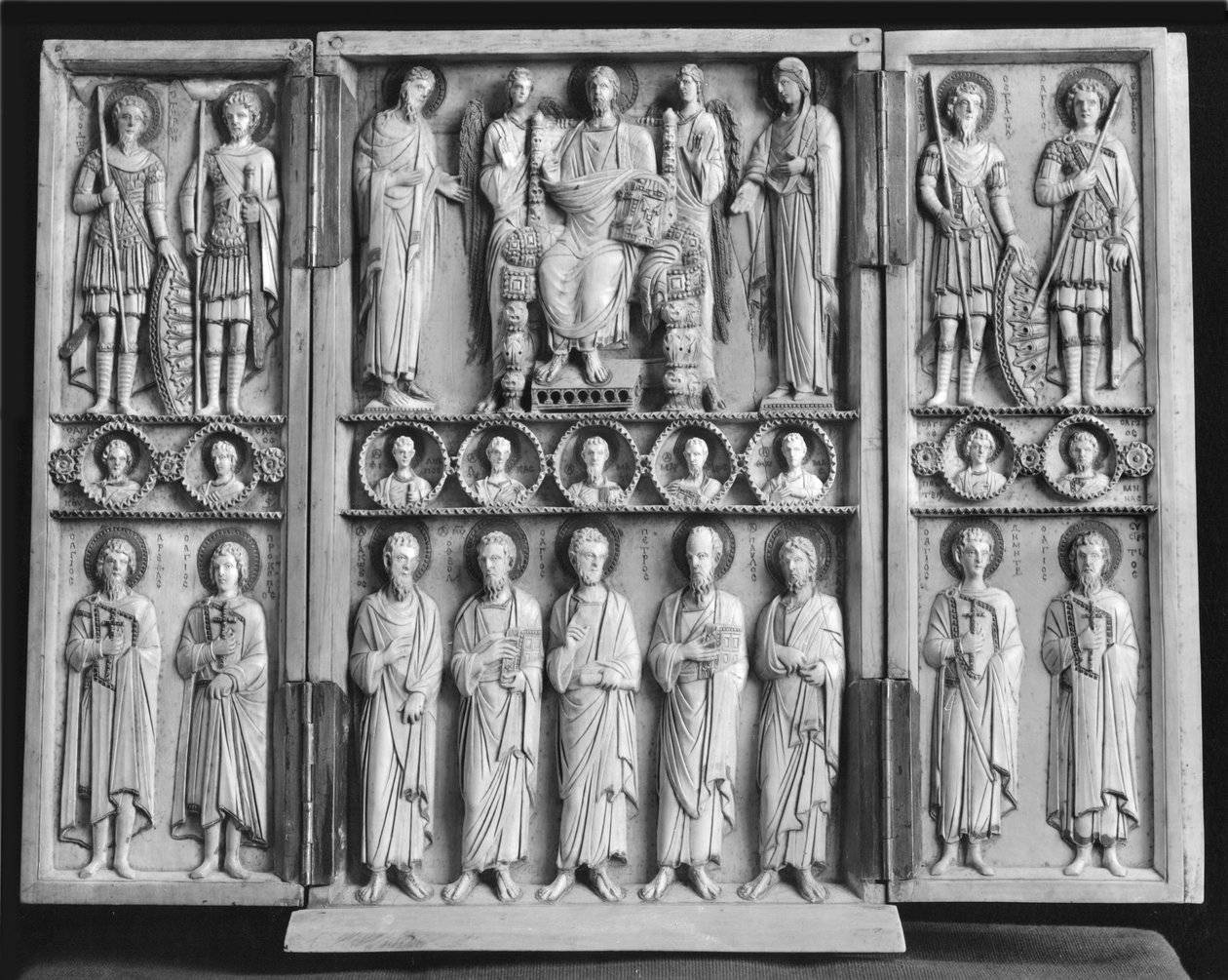 Tryptyk przedstawiający Chrystusa na tronie z Dziewicą, św. Janem Chrzcicielem i innymi świętymi (zob. 213281) autorstwa Byzantine