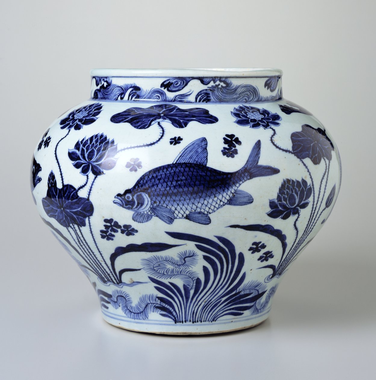 Słoik na wino z wzorem ryb i roślin wodnych (porcelana) autorstwa Chinese School