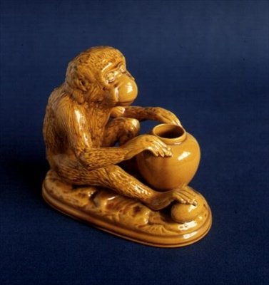 Burmantofts Fajansowa figura małpy (ceramiczna) autorstwa English School