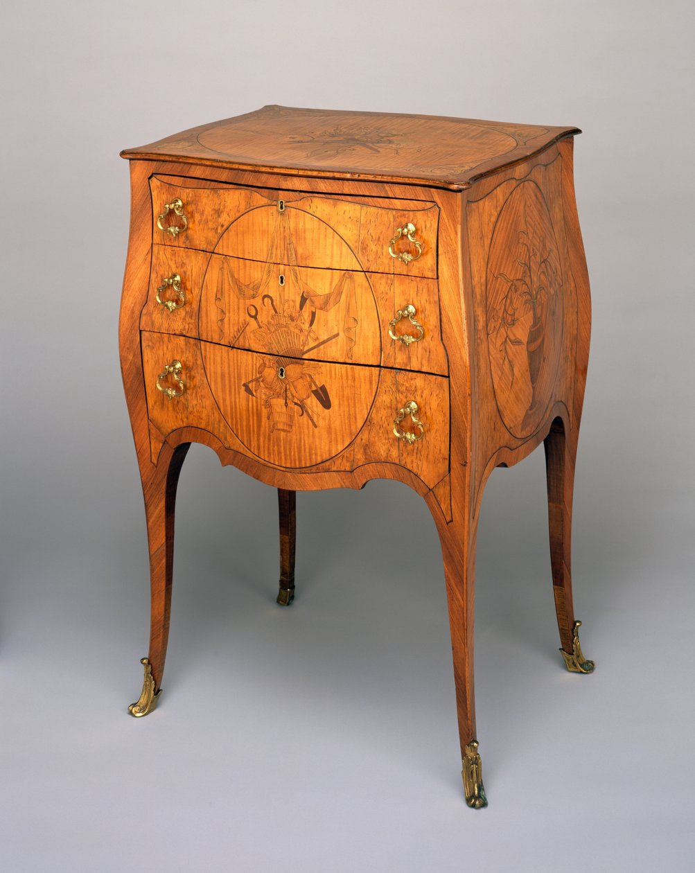Komoda, ok. 1770 (drewno mahoniowe, palisander, kalamandra i ormolu) autorstwa English School