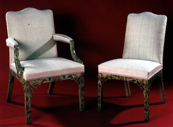 Część zestawu foteli i krzeseł z malowanymi wspornikami chinoiserie, ok. 1760 autorstwa English School