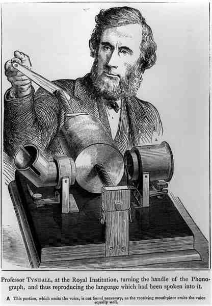 Profesor John Tyndall (1820-93) w Royal Institution, Przekręcając rączkę fonografu autorstwa English School