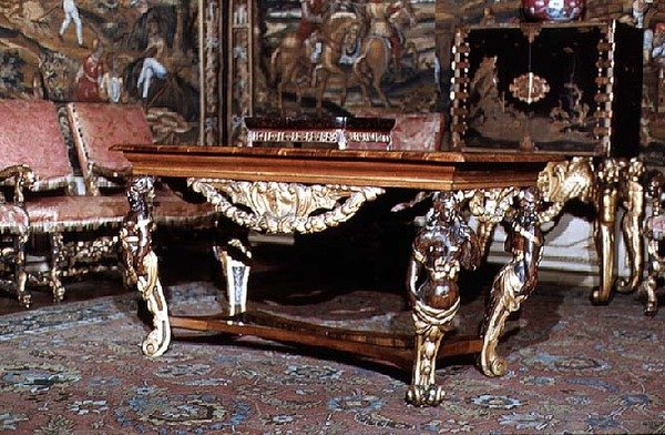 Stół z misternie rzeźbionymi nogami, ok. 1675 (orzech i sosna) autorstwa English School