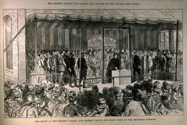 Królowa w Pałacu Ludowym: Jej Wysokość Kładzie Pierwszy Kamień Szkół Technicznych, z The Illustrated London News, 21 maja 1887 autorstwa English School