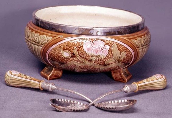 Wedgwood Maiolica miska do sałatek, łyżka i widelec, ok. 1880 (ceramika) autorstwa English School
