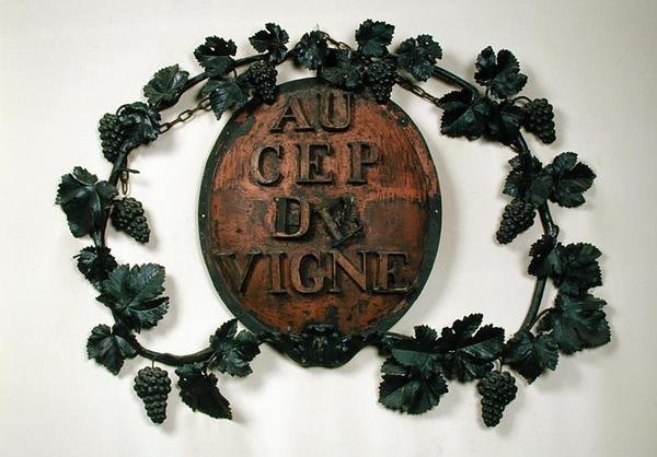 Au Cep du Vigne, znak handlarzy winem (miedź i żelazo) autorstwa French School