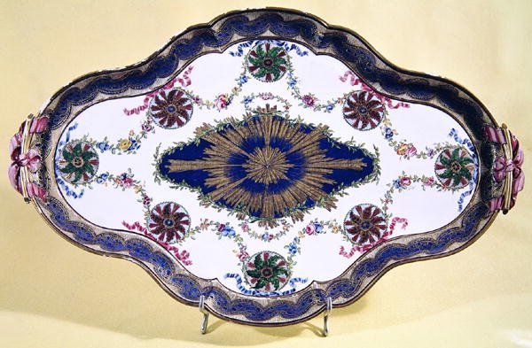 Półmisek obiadowy z Sevres (porcelana) autorstwa French School