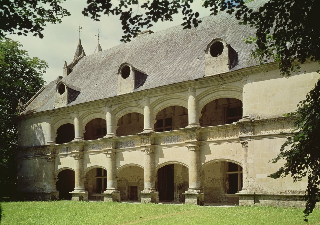 Widok fasady zamku z dwiema nałożonymi na siebie galeriami autorstwa French School