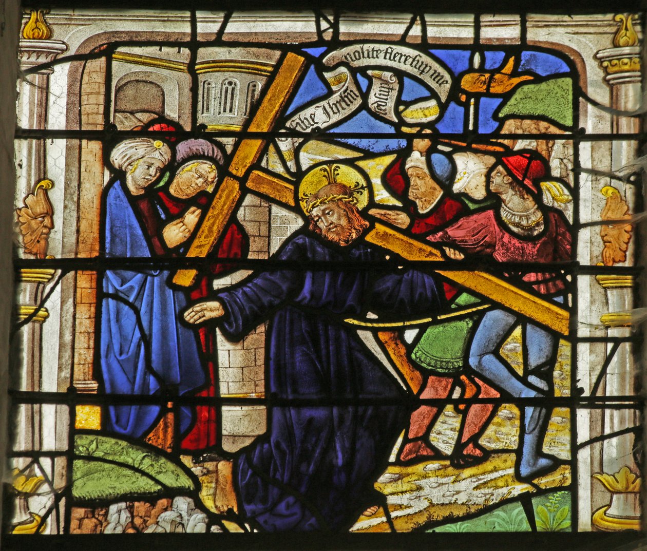 Okno przedstawiające Via Crucis autorstwa French School