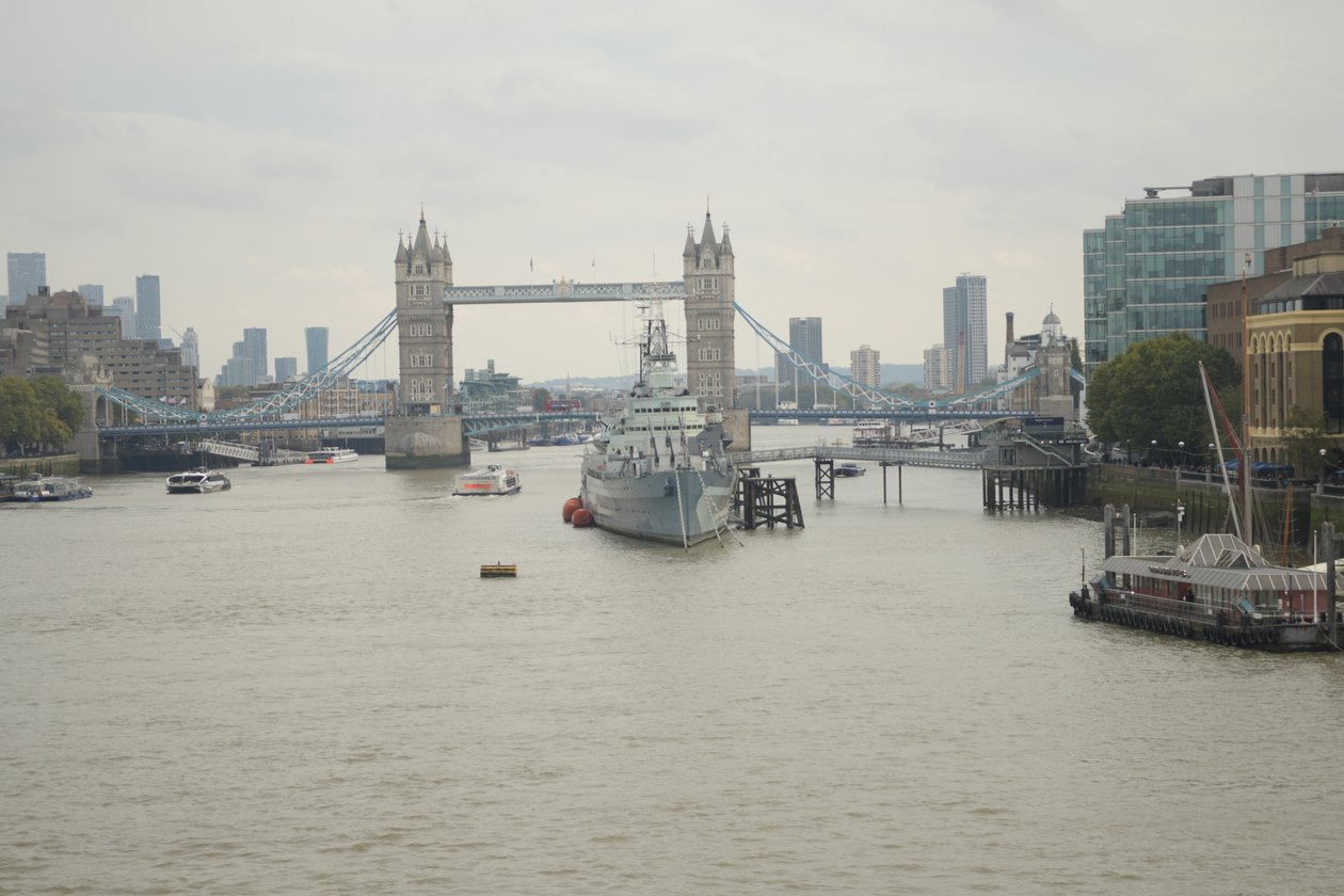 Most Londyński nad Tamizą w samym sercu Londynu autorstwa Albert Mansour
