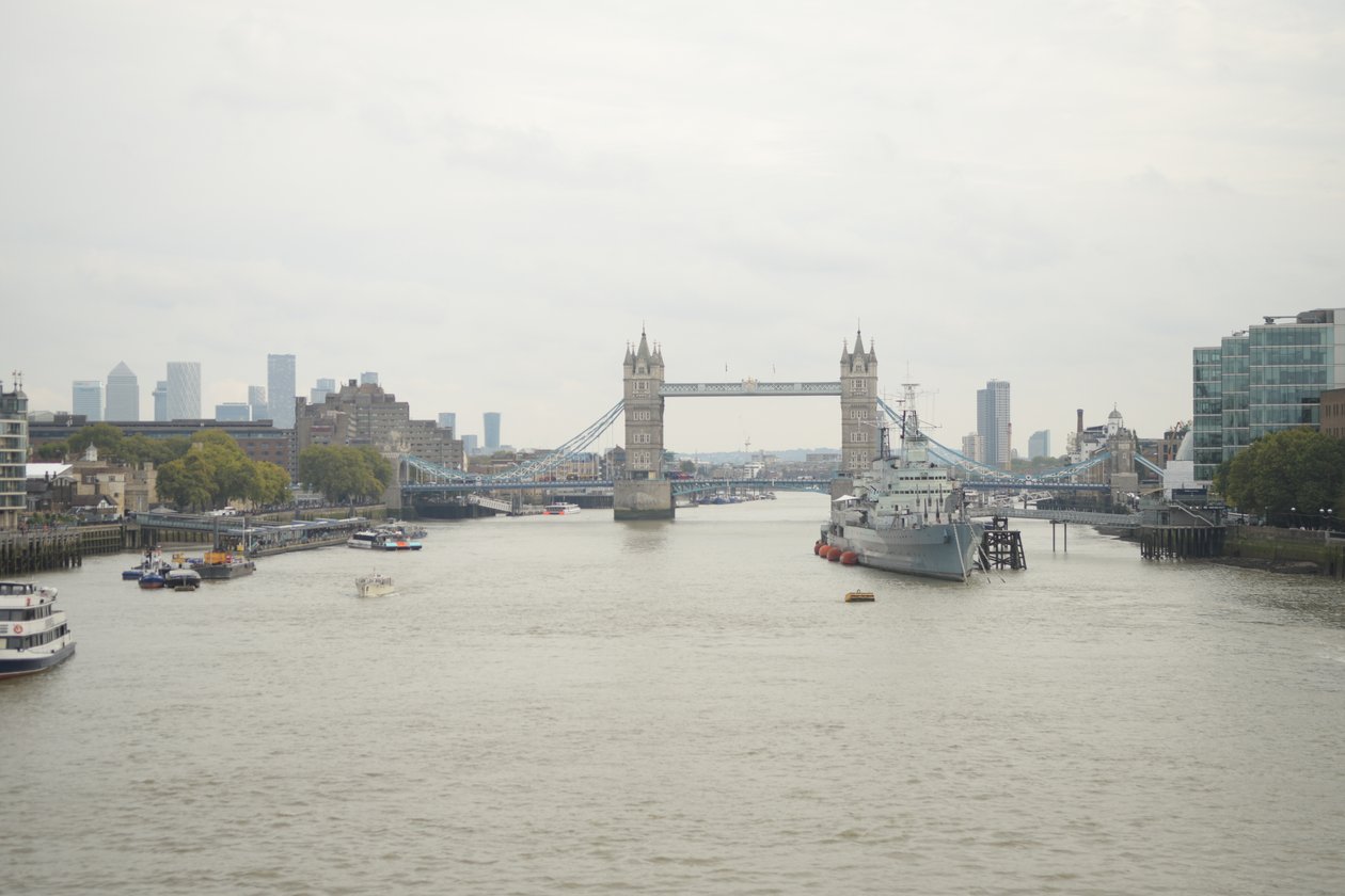 Most Londyński nad Tamizą w samym sercu Londynu autorstwa Albert Mansour