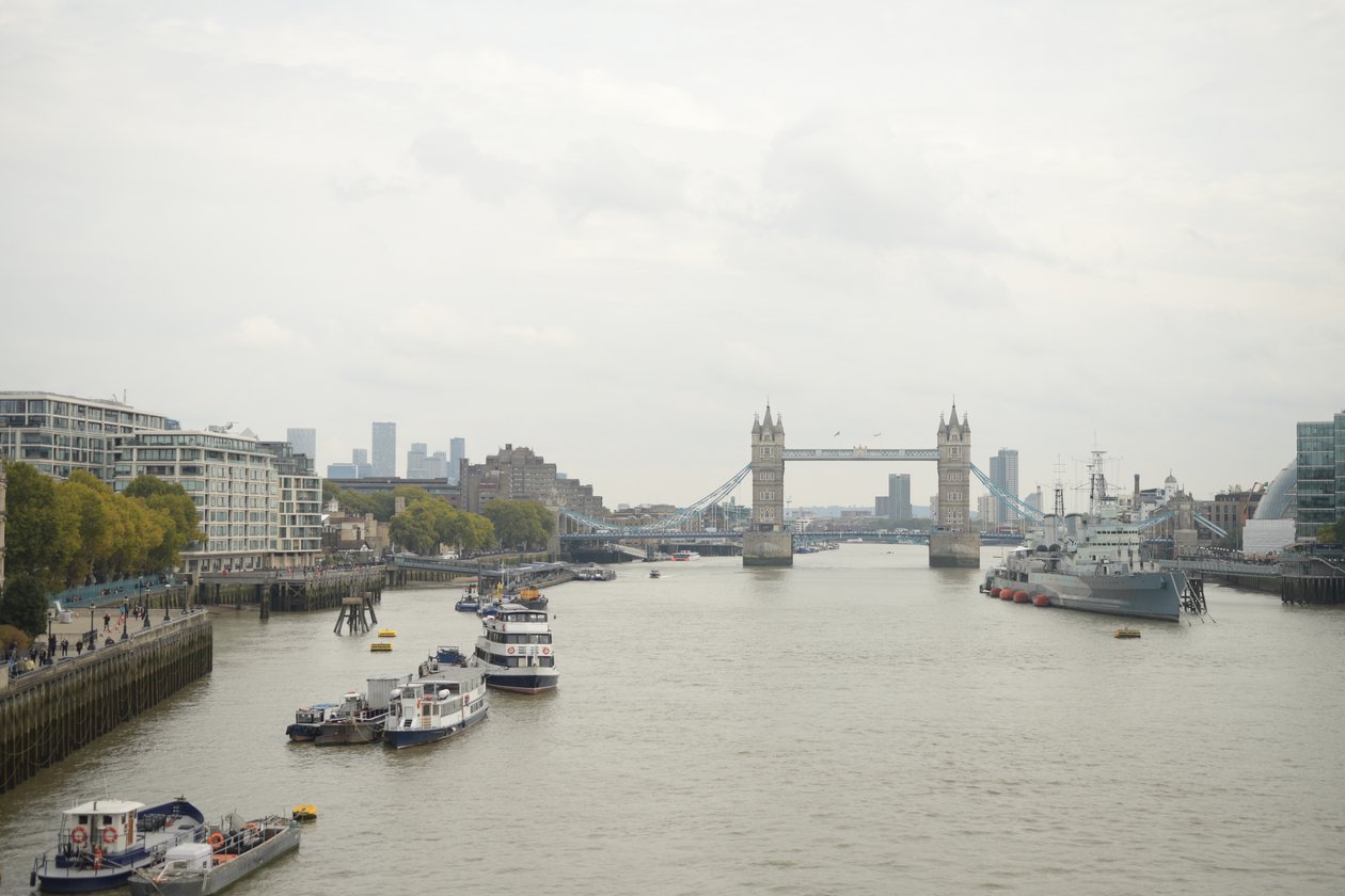 Most Londyński nad Tamizą w samym sercu Londynu autorstwa Albert Mansour