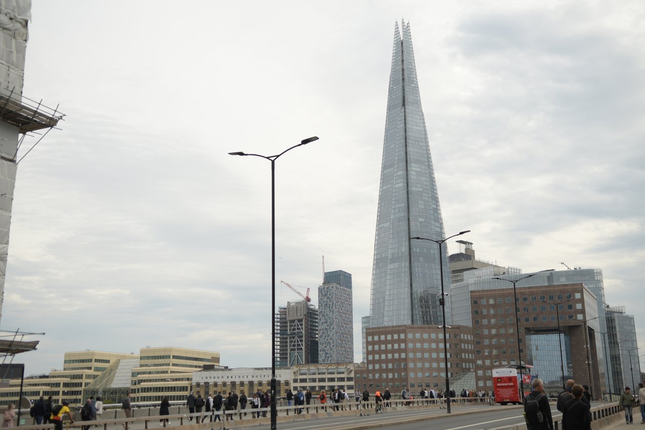 Most Londyński nad Tamizą w samym sercu Londynu autorstwa Albert Mansour