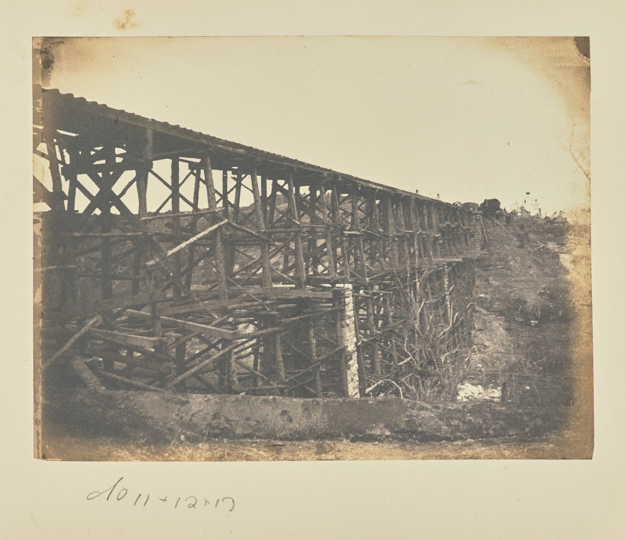 Wojskowy most kolejowy przez Potomac Creek na linii Fredericksburg Railroad autorstwa A.J. Russell