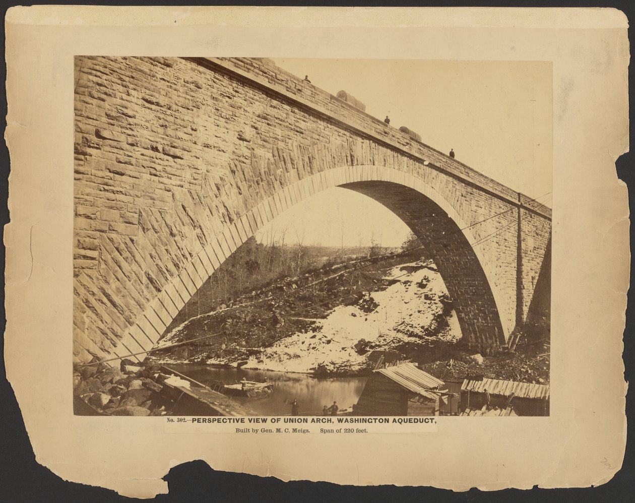 Nr 302. Widok z perspektywy Union Arch, akwedukt waszyngtoński zbudowany przez generała M.C. Meigsa, rozpiętość 220 stóp. [Marzec 1864]. autorstwa A.J. Russell
