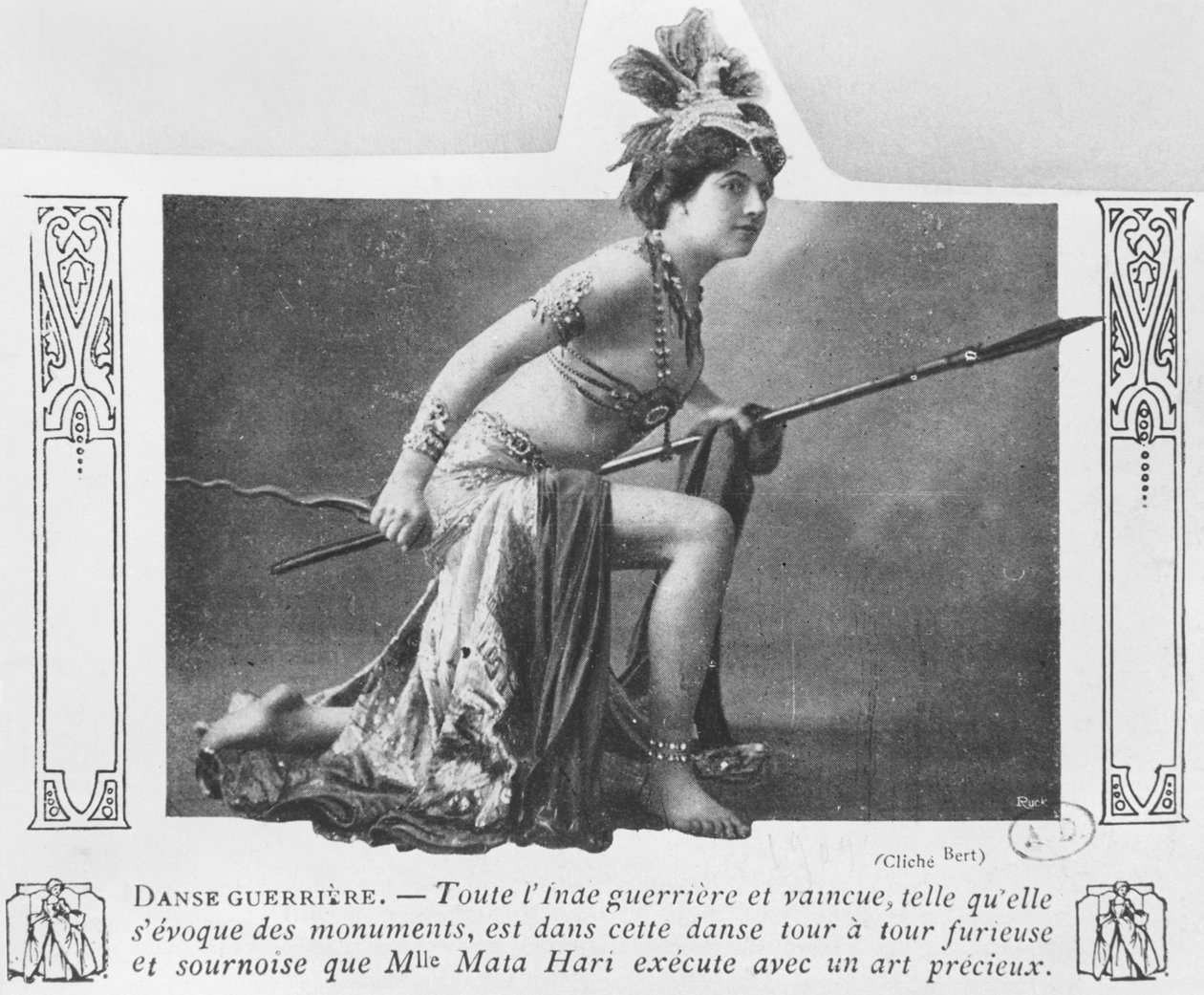 Mata Hari w tańcu wojennym, początek XX wieku autorstwa A. Bert