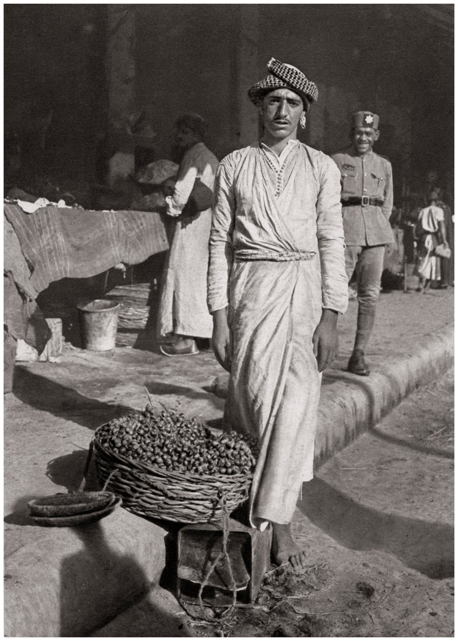 Mały handel, który przynosi niewielkie zyski, Irak, 1925. autorstwa A. Kerim