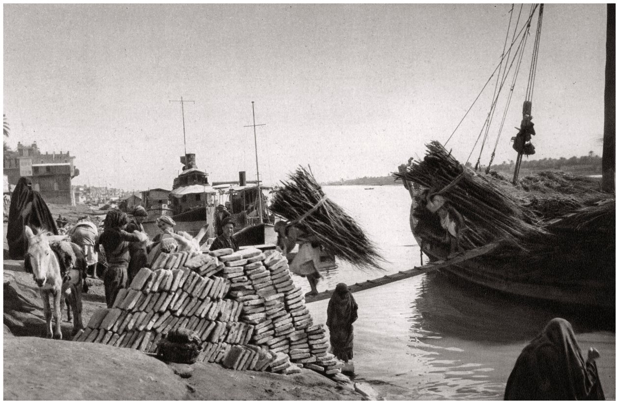 Rozładunek ładunku z łodzi, Muhaila, Bagdad, Irak, 1925. autorstwa A. Kerim