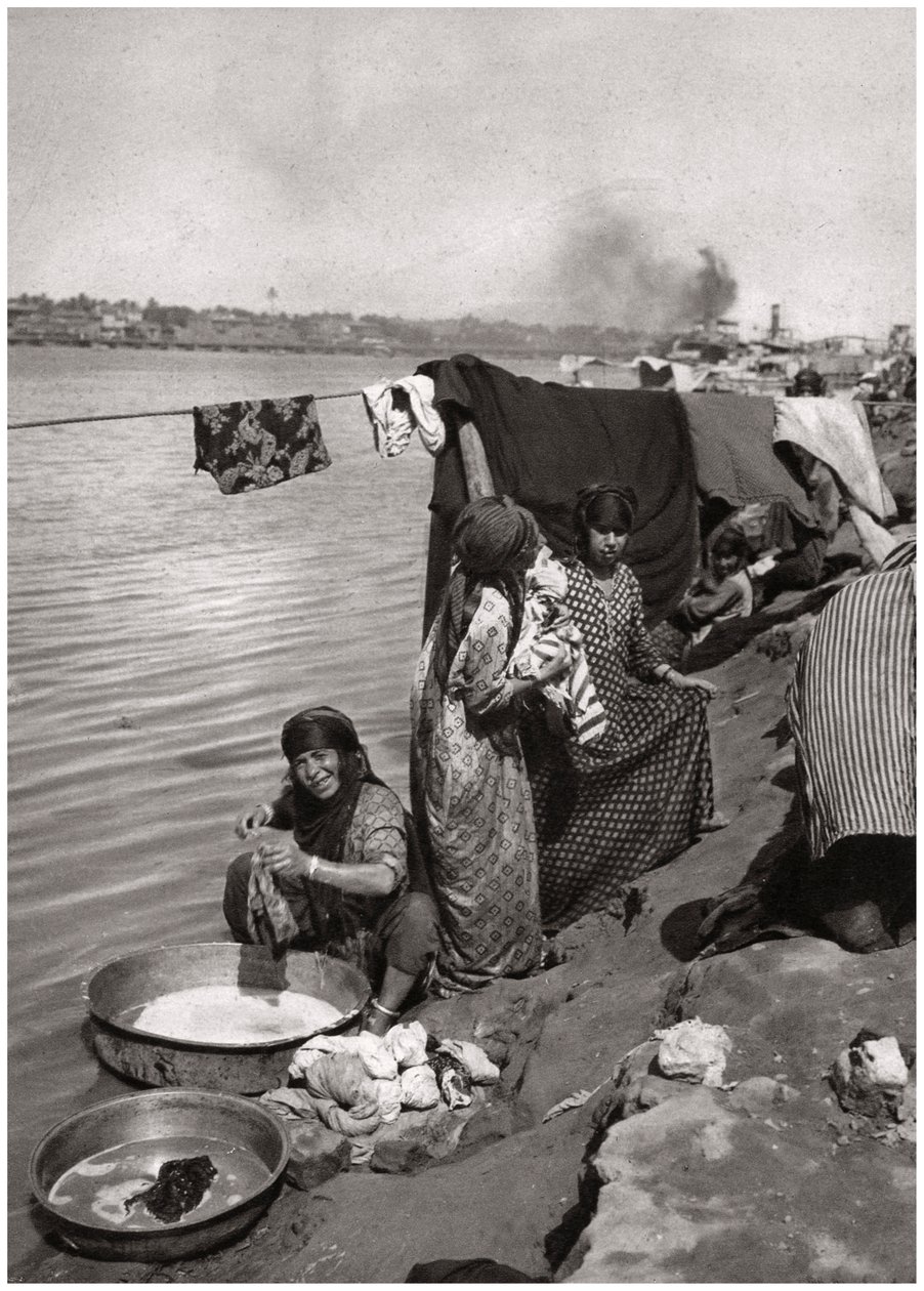 Praczki nad brzegiem Tygrysu, Bagdad, Irak, 1925 autorstwa A. Kerim