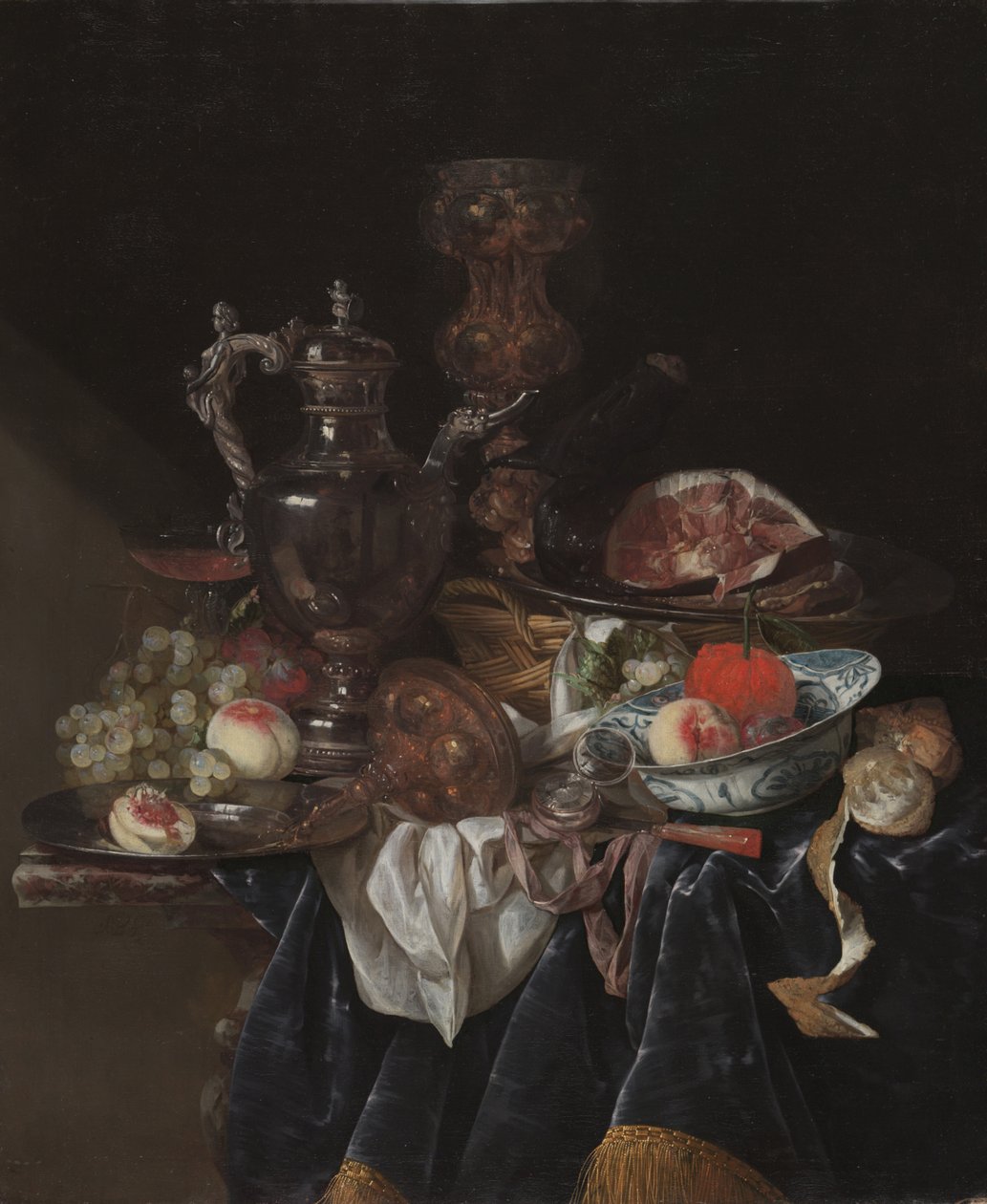 Srebrny dzban na wino, szynka i owoce, ok. 1660-1666 autorstwa Abraham Hendricksz van Beyeren