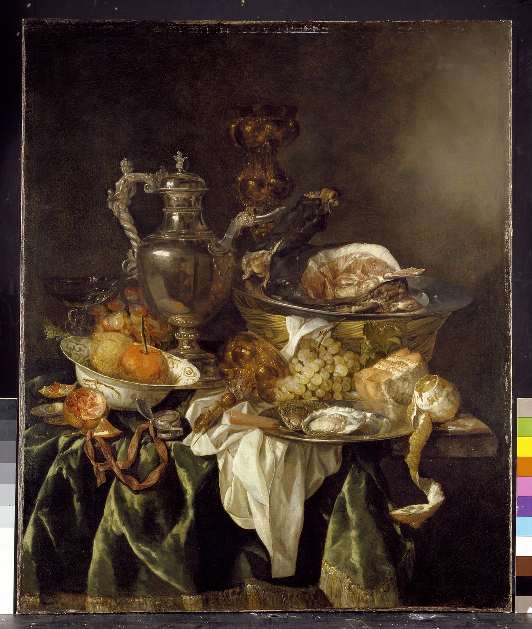 Martwa natura ze srebrnym dzbanem na wino z odbitym portretem artysty autorstwa Abraham Hendricksz van Beyeren