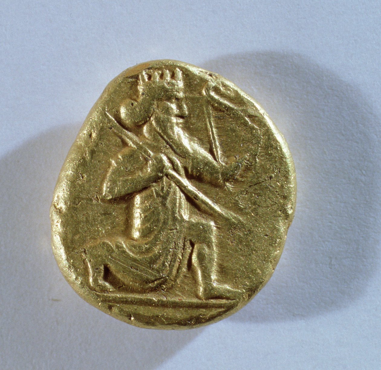 Daric przedstawiający Dariusza jako Królewskiego Łucznika (złoto) (awers) autorstwa Achaemenid