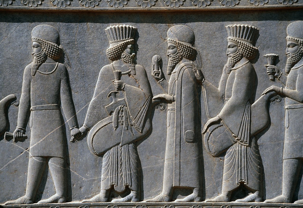 Fragment fryzu procesyjnego po wschodniej stronie pałacu Apadana, Persepolis, Iran, ok. 518-465 pne (szary kamień) autorstwa Achaemenid