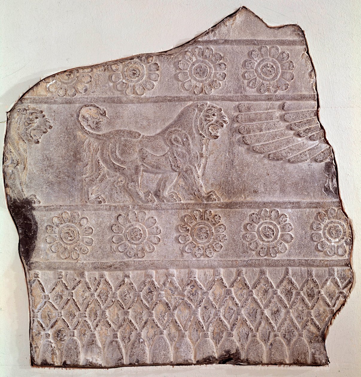 Fragment płaskorzeźby przedstawiającej chodzącego lwa. Z Persepolis (Iran) Epoque Routenide, 460 pne. Seattle, Muzeum Sztuki autorstwa Achaemenid