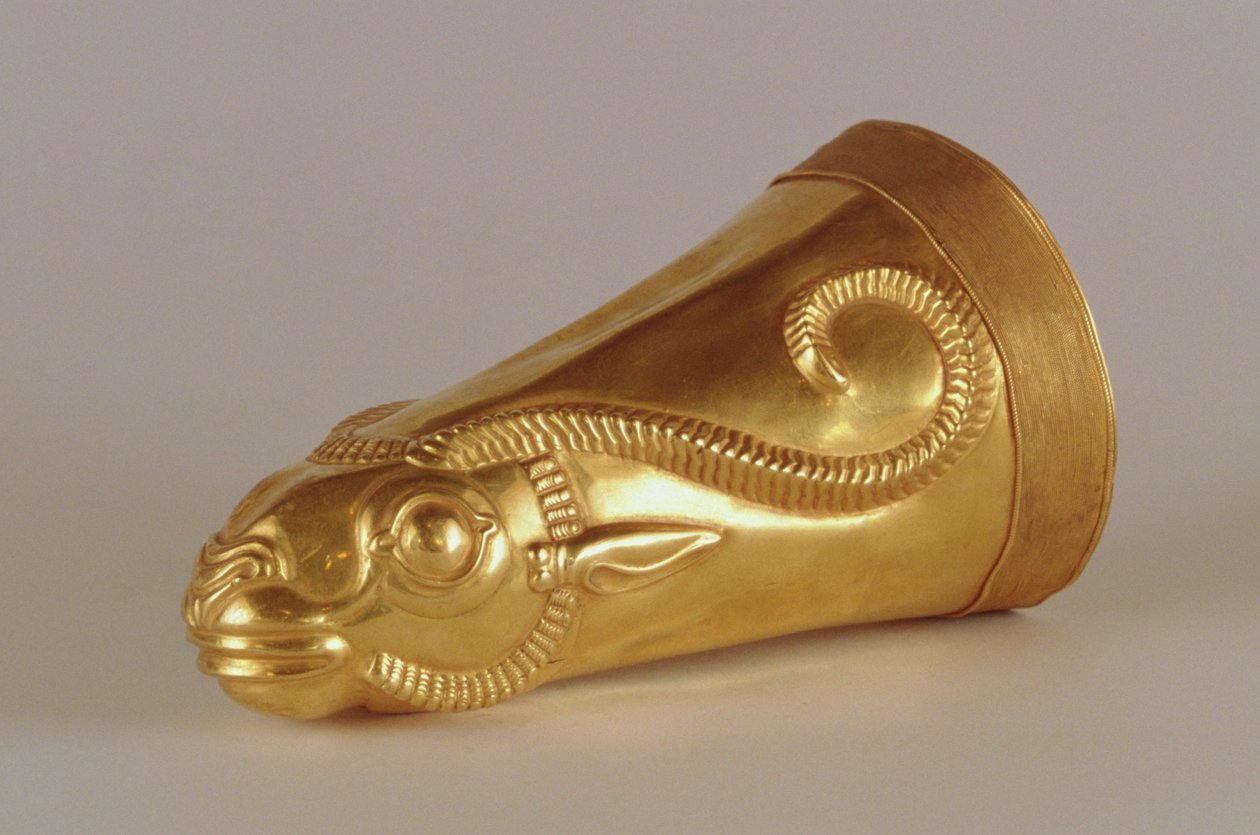 Ryton w kształcie głowy gazeli, z Hamadan, Iran, ok. V wpne (złoto) (patrz także 180380) autorstwa Achaemenid