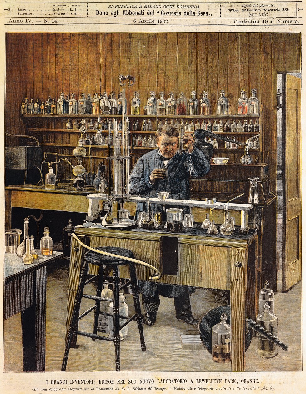 Amerykański wynalazca Thomas Ava Edison (1847-1931) w swoim nowym laboratorium w Lewellein Park, Ilustracja Achille Beltrame (1871-1945), La Domenica del Corriere autorstwa Achille Beltrame