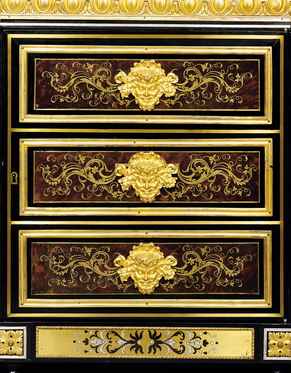 Szczegół szafki bocznej z intarsją Boulle z późnego Ludwika XVI na ormolu autorstwa Adam (attr. to) Weisweiler