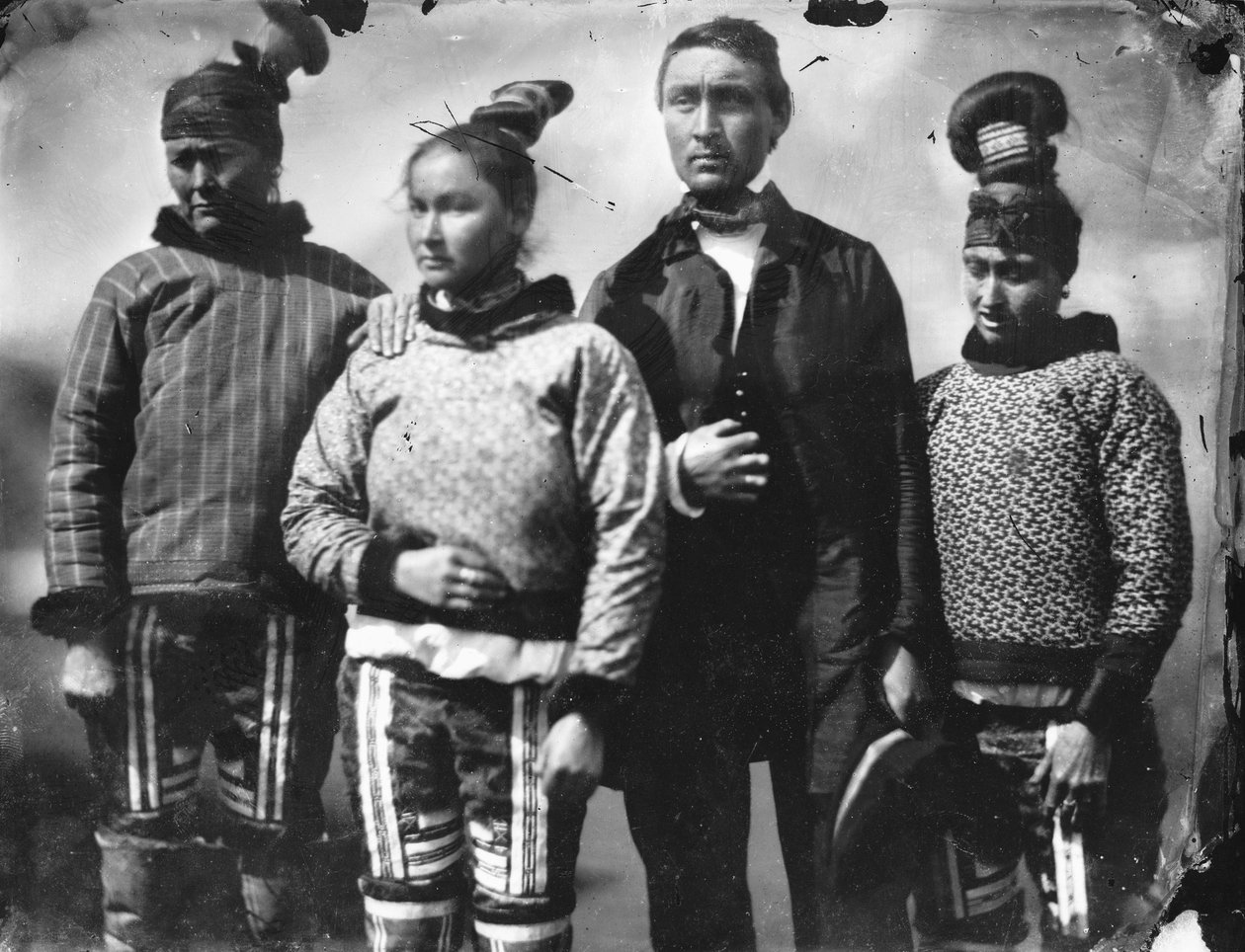 Grupa Inuitów autorstwa Admiral Edward Augustus Inglefield