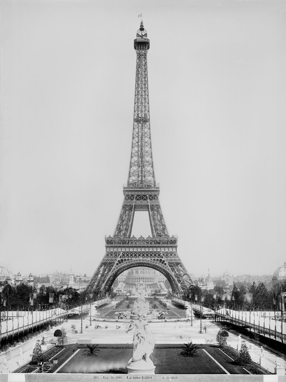 Wieża Eiffla (1887-89) sfotografowana podczas Wystawy Światowej 1889 w Paryżu, architekt Gustave Eiffel (1832-1923) autorstwa Adolphe Giraudon