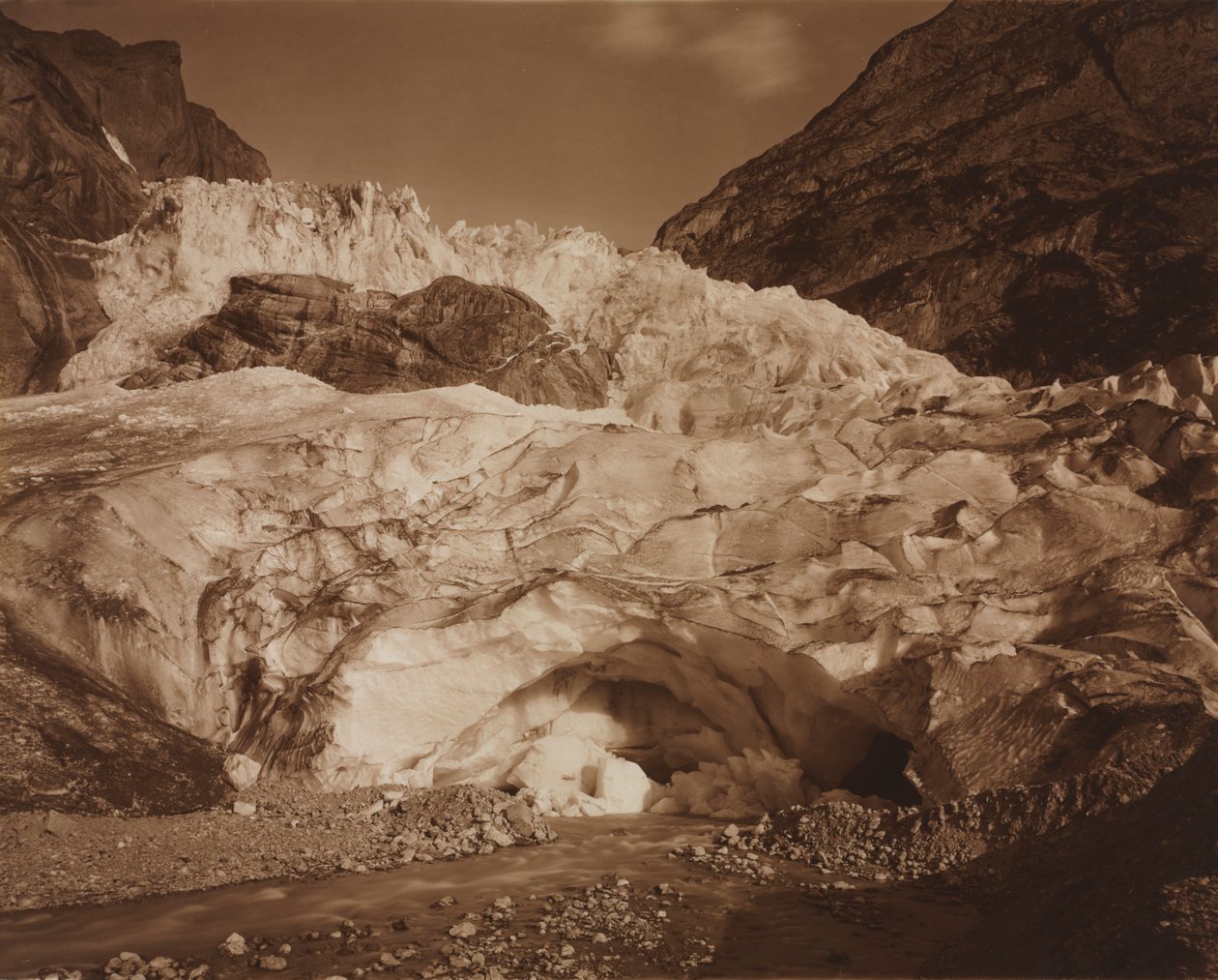 Szwajcaria. Grindelwald, Górny Lodowiec, Źródło Lutschine autorstwa Adolphe Braun