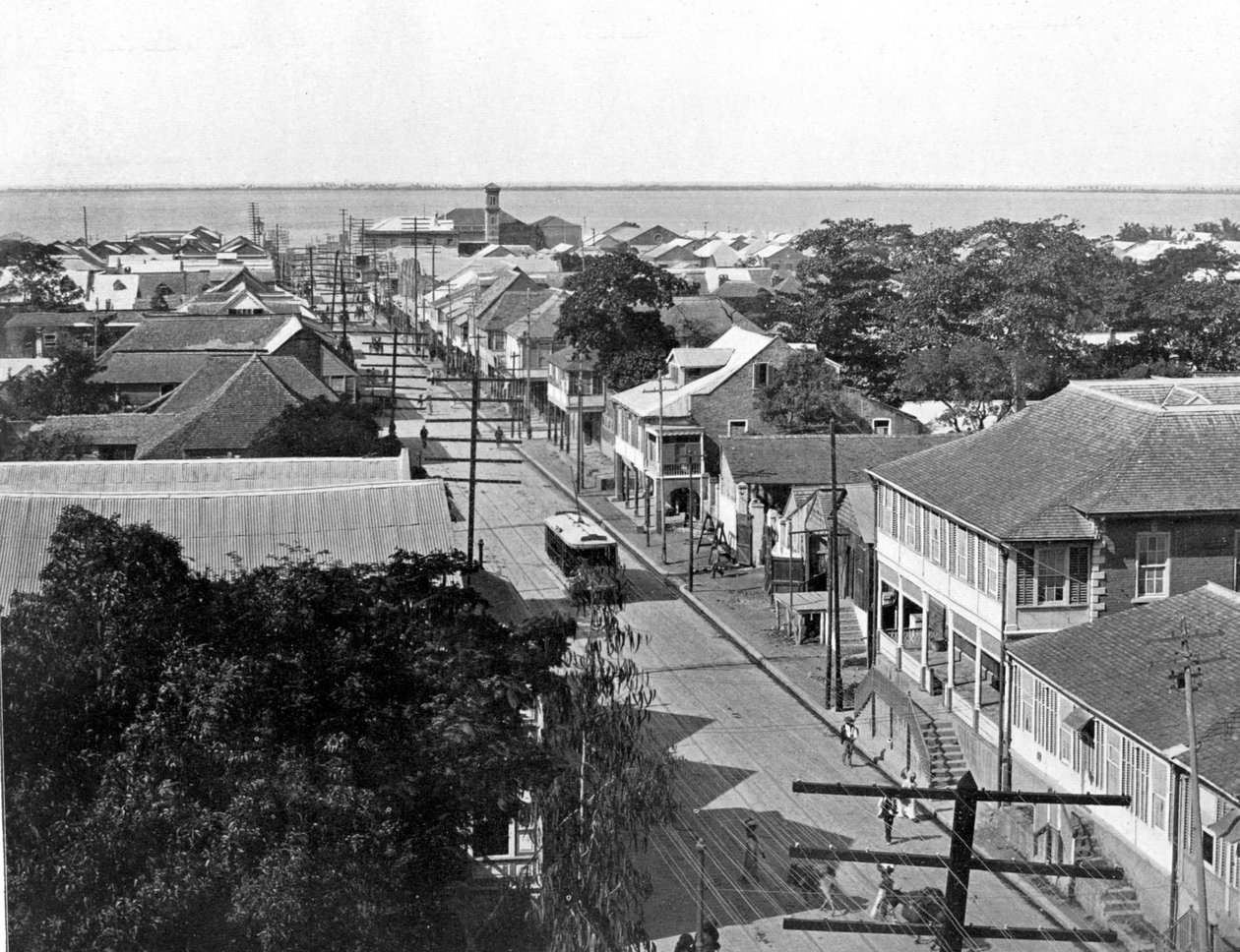 Old King Street patrząc na południe, Kingston, Jamajka, c1905. autorstwa Adolphe Duperly and Son