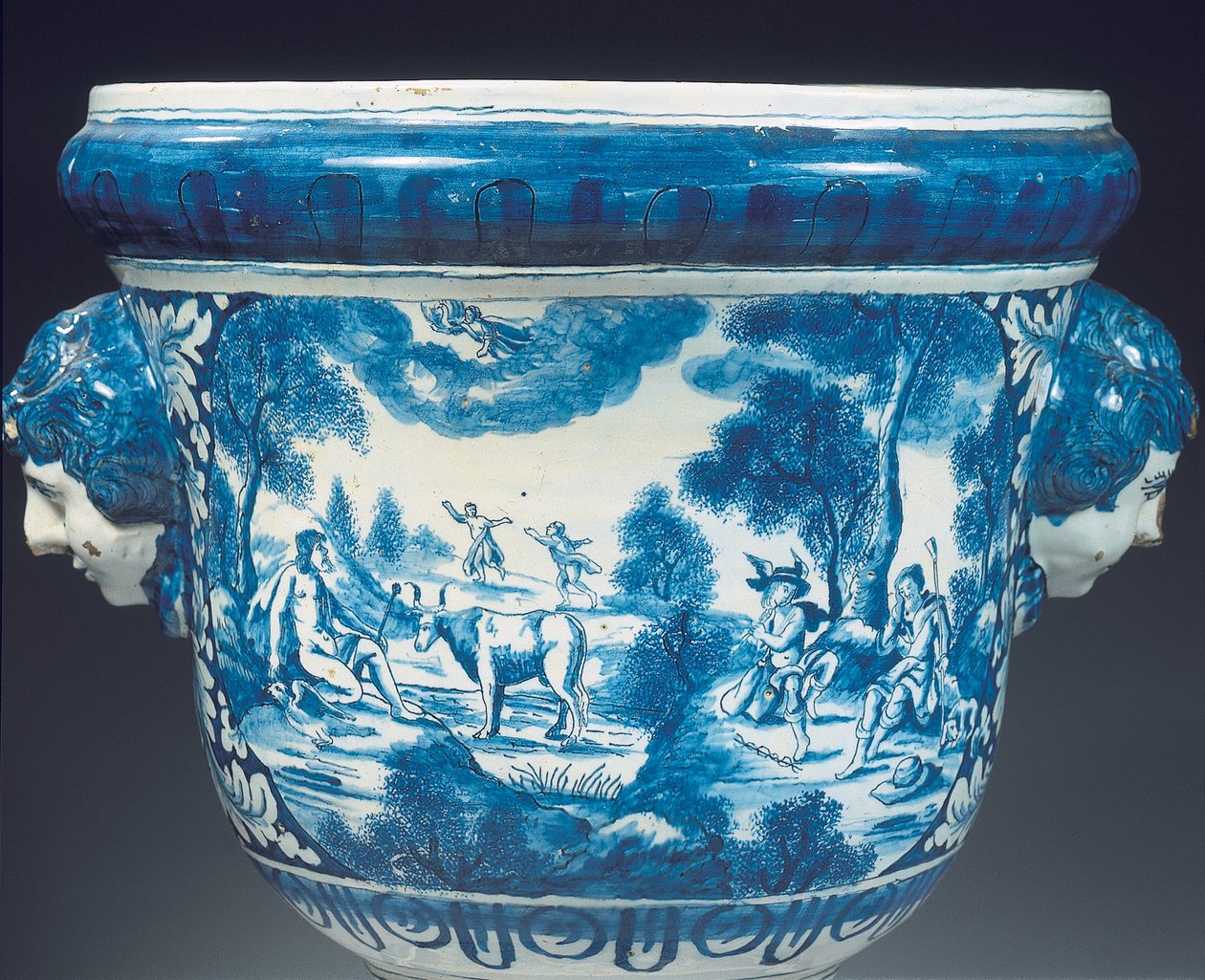 Rewers dużej niebiesko-białej mitologicznej urny ogrodowej Delft w stylu barokowym, ok. 1700 r. (ceramika) autorstwa Adriaen (fl.1868 d.1701) (attr.to) Kocks