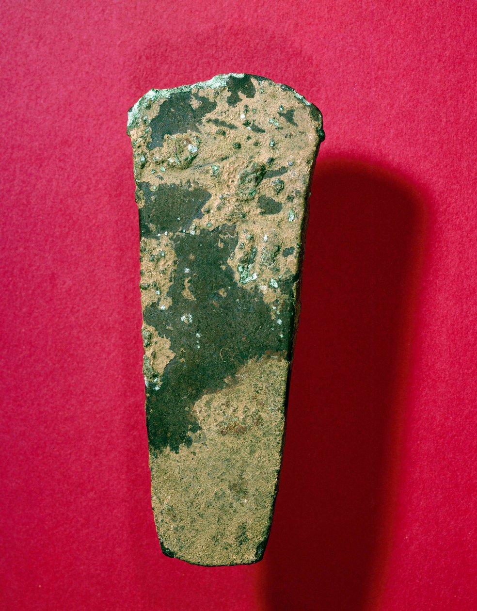 Sztuka galijska: miedziany topór z epoki brązu, 800 rpne. Saint Germain en Laye, Muzeum Archeologii Narodowej autorstwa Age Bronze