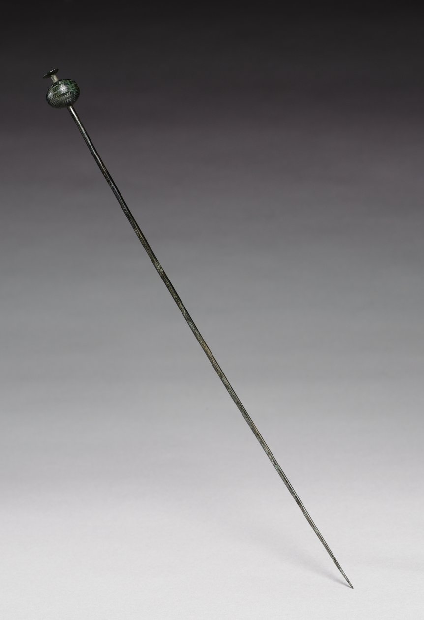 Garment Pin, ok. 1400 pne (odlew i kuty brąz) autorstwa Age Bronze