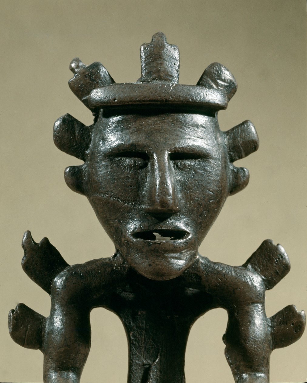 Prehistoria: brązowa figurka wojownika Tresora Galicji (Kostroma, Rosja). 1500 pne. Epoka brązu. Moskwa, Państwowe Muzeum Historyczne autorstwa Age Bronze