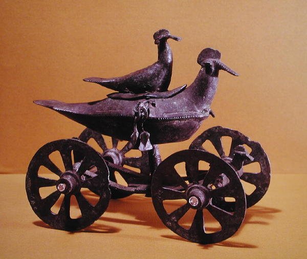 Rydwan wotywny w postaci dwóch ptaków, z Glasinac koło Sarajewa (brąz) autorstwa Iron Age