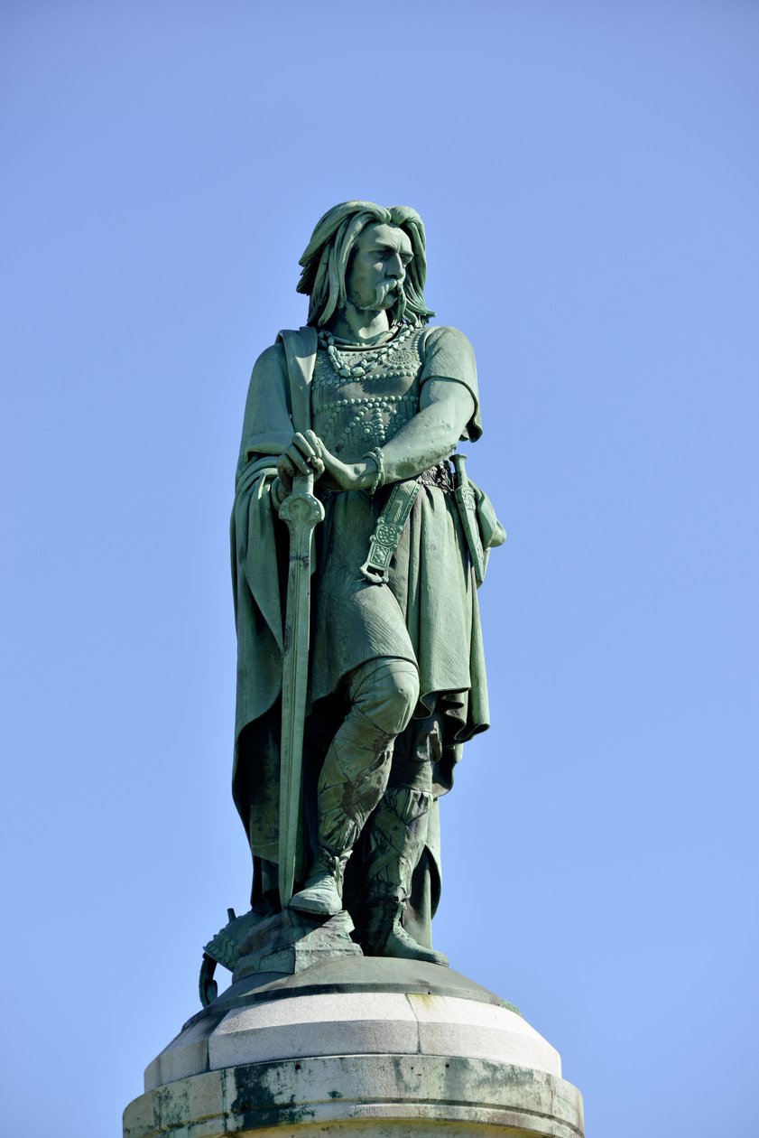 Kolosalny posąg Wercyngetoryksa (72-46 pne), przywódcy galijskiego - Rzeźba Millet Aime (1819-1891) 6,60 m eryge w 1865 na zachodniej części Mont Auxois (podstawa 7 m wysokości autorstwa Viollet Le Duc) Alise Sainte Reine 1865 autorstwa Aime Millet