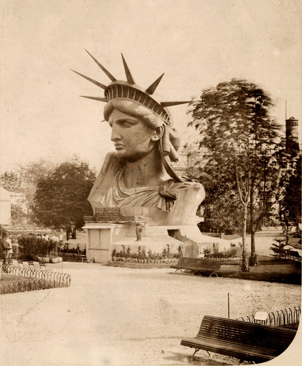 Głowa Statuy Wolności na wystawie w Paryżu 1883 r. autorstwa Albert Fernique