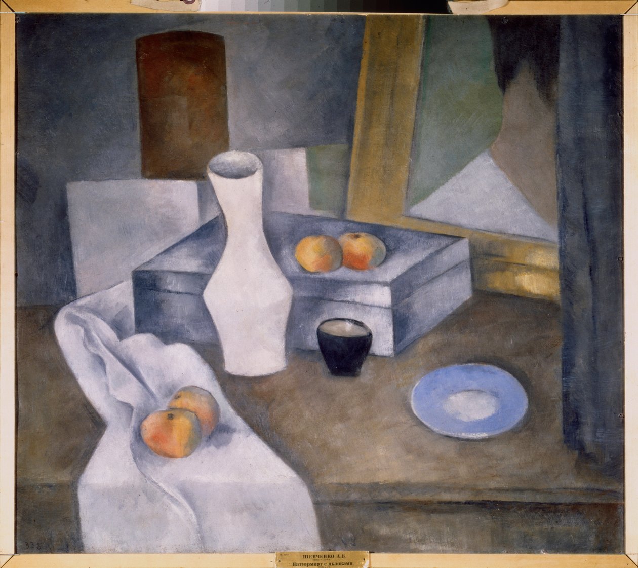 Martwa natura z jabłkami i niebieskim spodkiem (Martwa natura z jabłkami i niebieskim spodkiem) - Dzieło Aleksandra Wasiljewicza Szewczenki (Aleksandre Chevtchenko) (1883-1948), olej na tekturze, ok. 1910 r. - Sztuka rosyjska, XX wiek, awangarda - Państwo  autorstwa Aleksandr Vasilievich Shevchenko