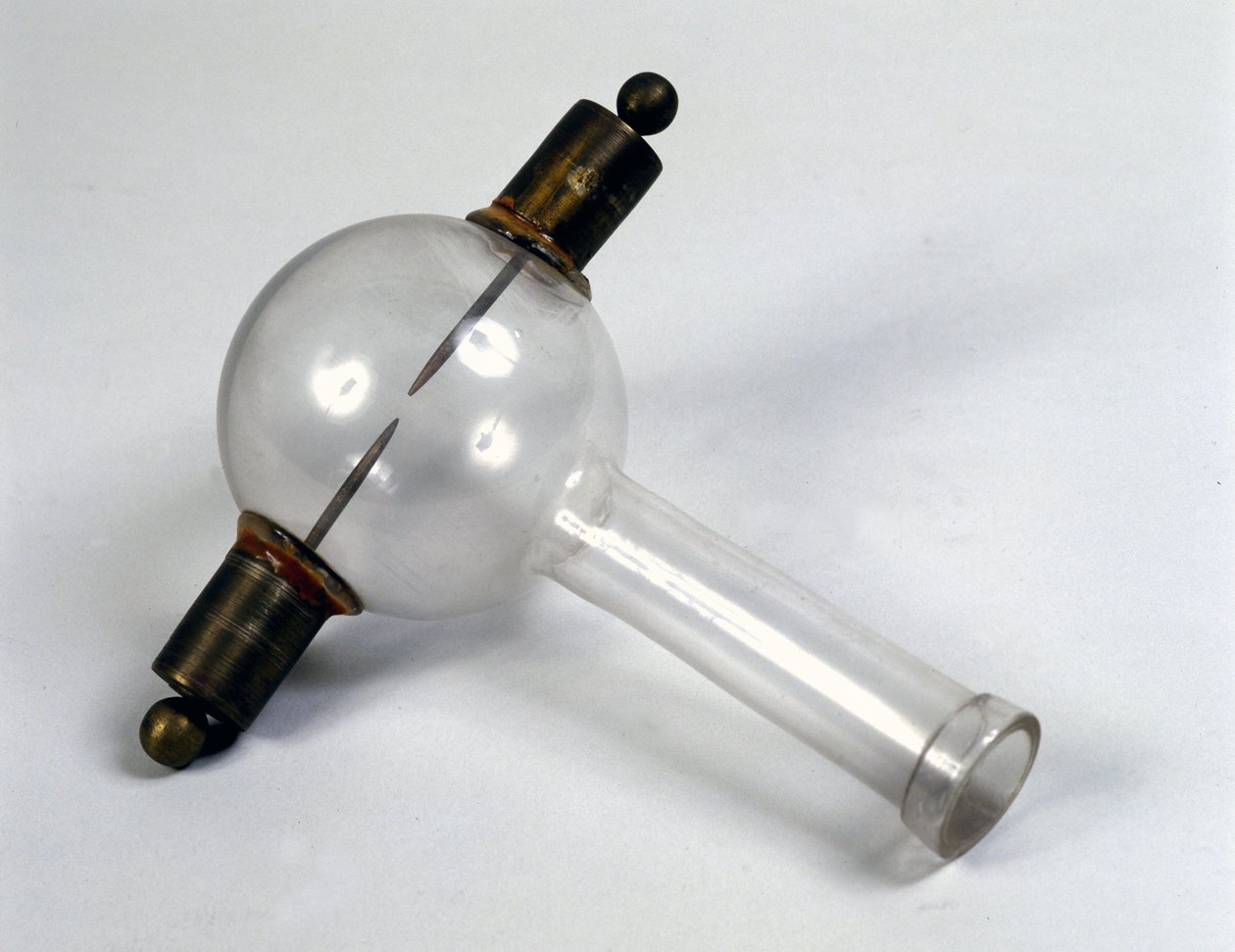 Pistolet elektryczny Alessandro (Alexandre) Volta używany do zapalania metanu. Muzeum Nauki i Techniki, Mediolan. autorstwa Alessandro Volta
