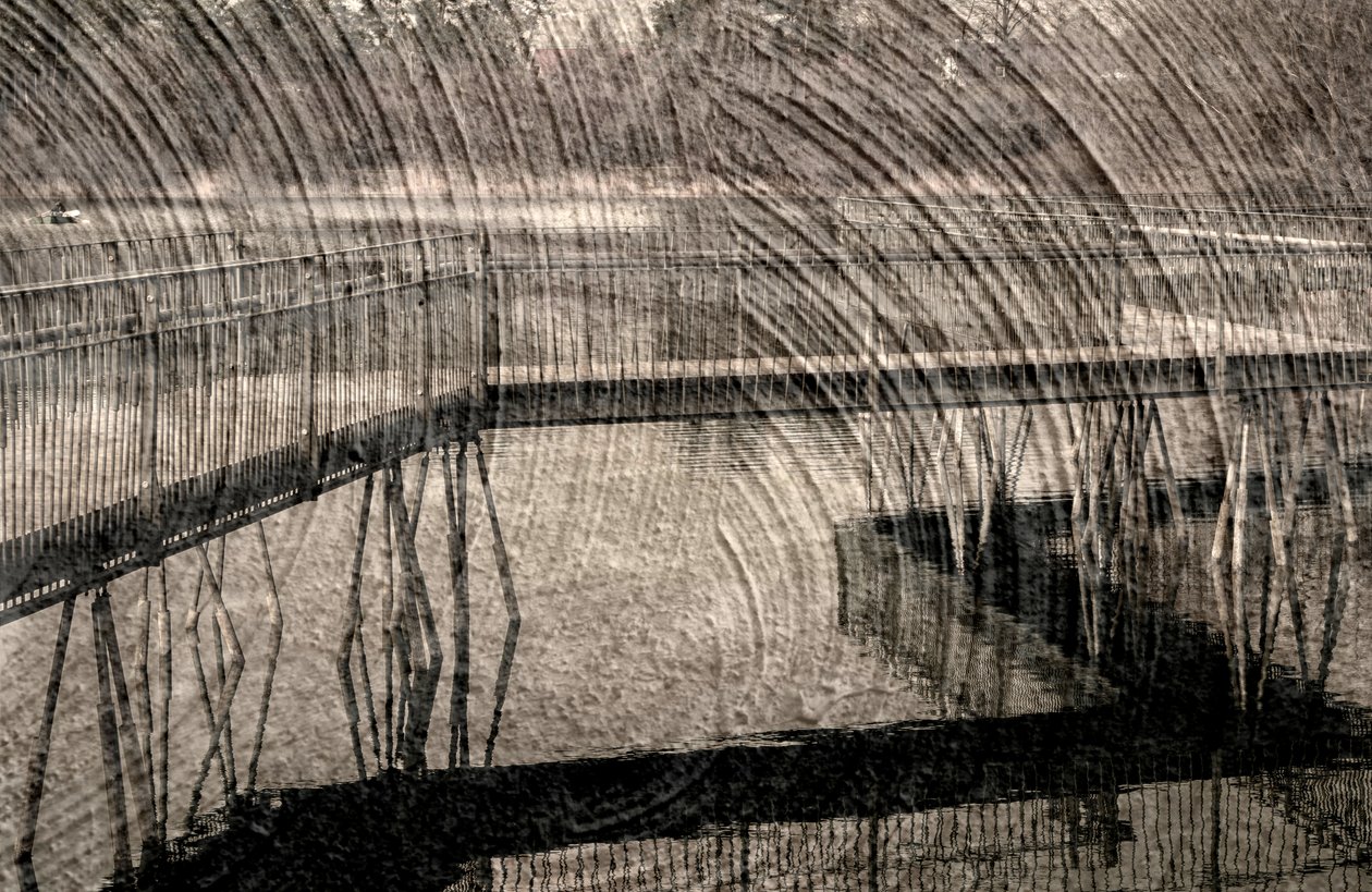 niewidoczny,2019,(media mieszane) autorstwa Alex Caminker