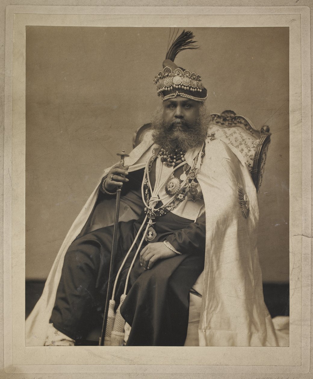 Portret sir Sawai Madho Singha, maharadży Jaipuru, ok. 1900 (zdjęcie czarno-białe) autorstwa Alexander Bassano